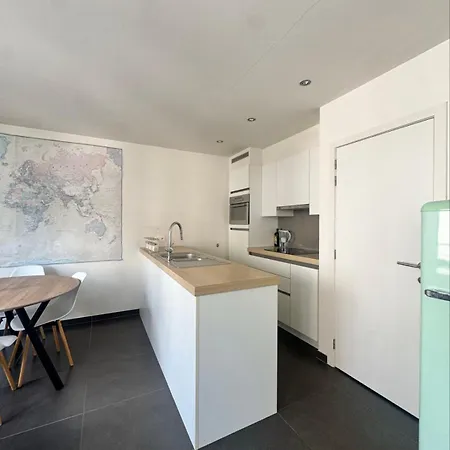 Canal Side Comfort 2 Bedroom In شقة *
