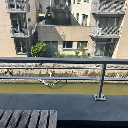 Canal Side Comfort 2 Bedroom In شقة